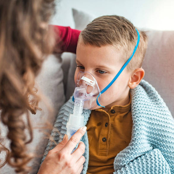 Kind ontvangt verneveltherapie thuis