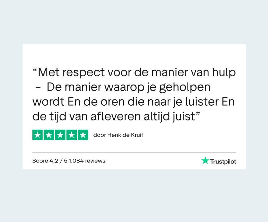 Trustpilot-review met 5 groene sterren en citaat: “Met respect voor de manier van hulp – De manier waarop je geholpen wordt En de oren die naar je luister En de tijd van afleveren altijd juist”, geschreven door Henk de Kruif. Onder de review staat: Score 4,2 / 5 op 1.084 reviews, met Trustpilot-logo.