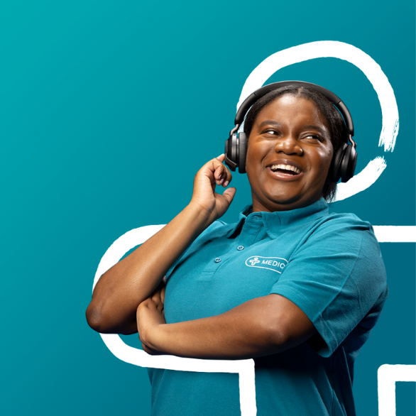 vriendelijke vrouw met headset