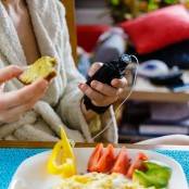 Bolus voor diabetes toedienen met een insulinepomp tijdens de maaltijd