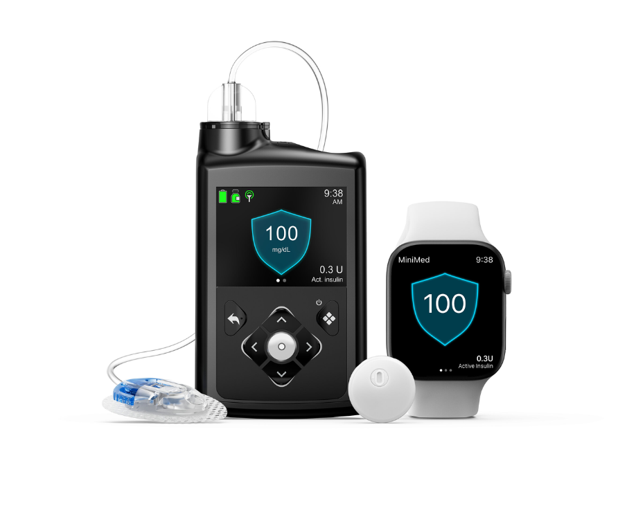 een witte ronde sensor en zwarte insulinepomp met smartwatch op achtergrond