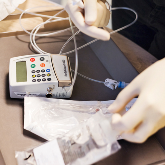 infuustherapie materialen van mediq op tafel