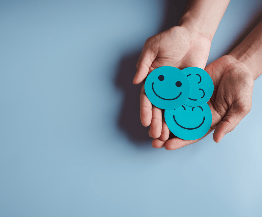 blije gezichtjes van papier