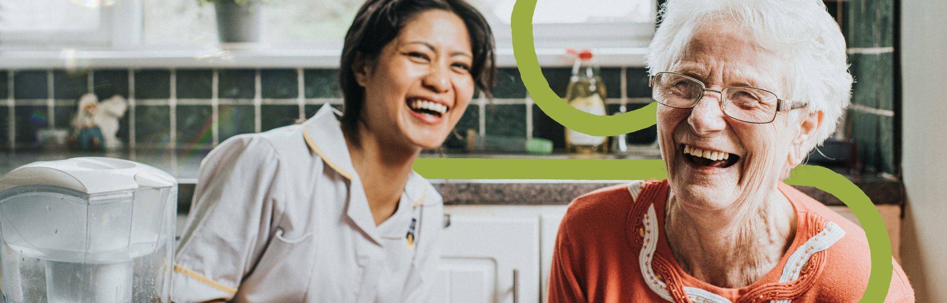 Zorgprofessional komt bij een patiënt thuis