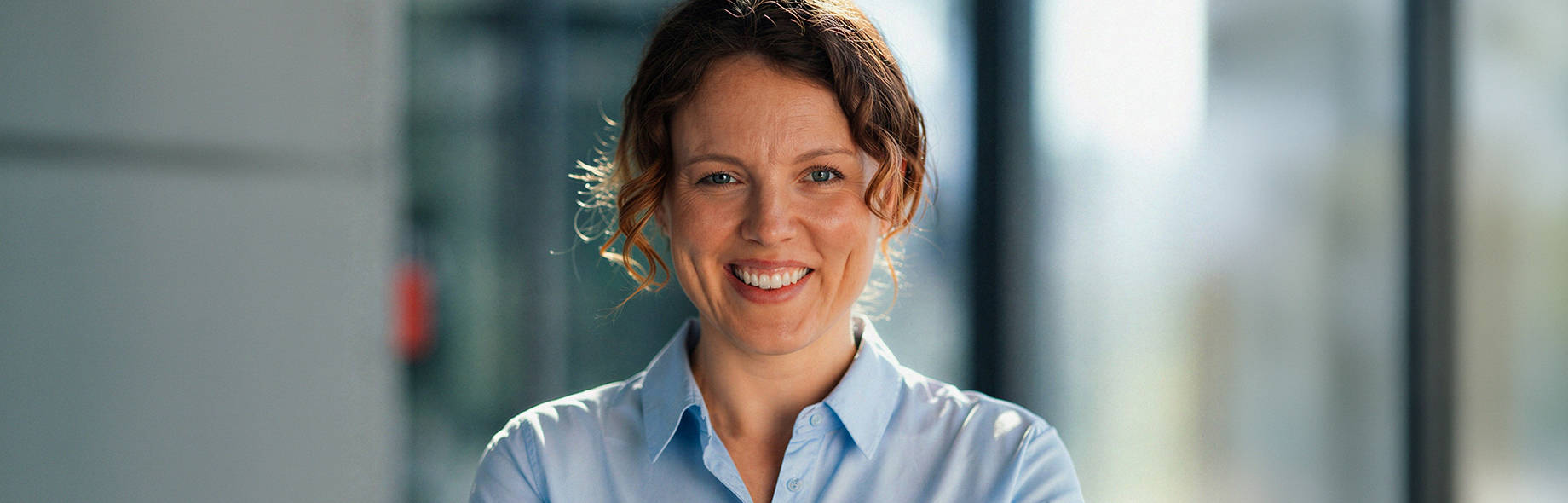 vrouw lacht professioneel