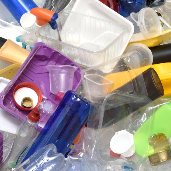 Vervuiling met single use plastic verminderen met SUP-richtlijnen rondom wegwerpplastic