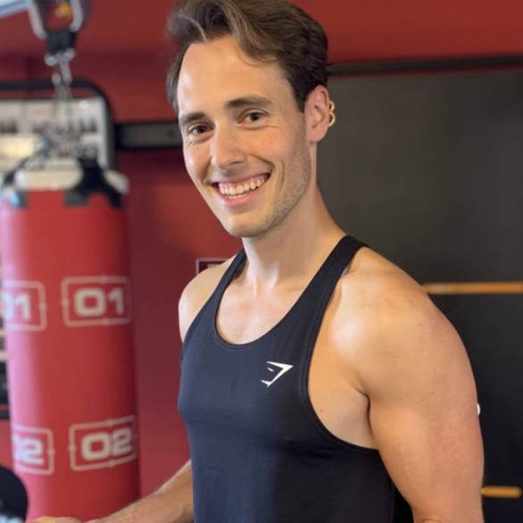 jonge man in de sportschool