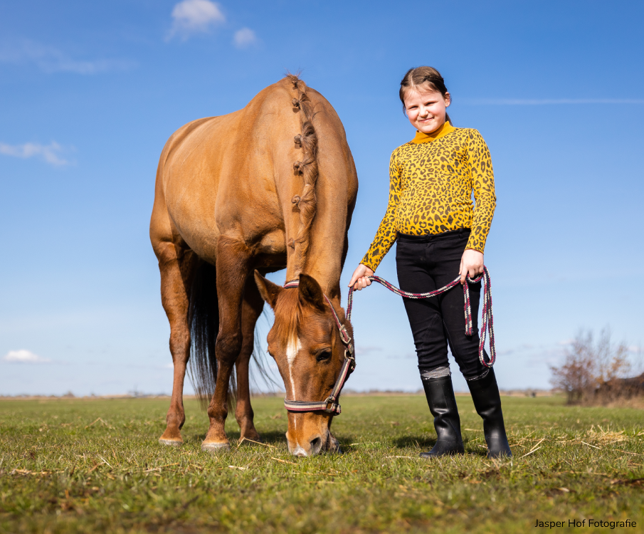 Jet vertelt met haar moeder over het gezinsleven met een kind met diabetes