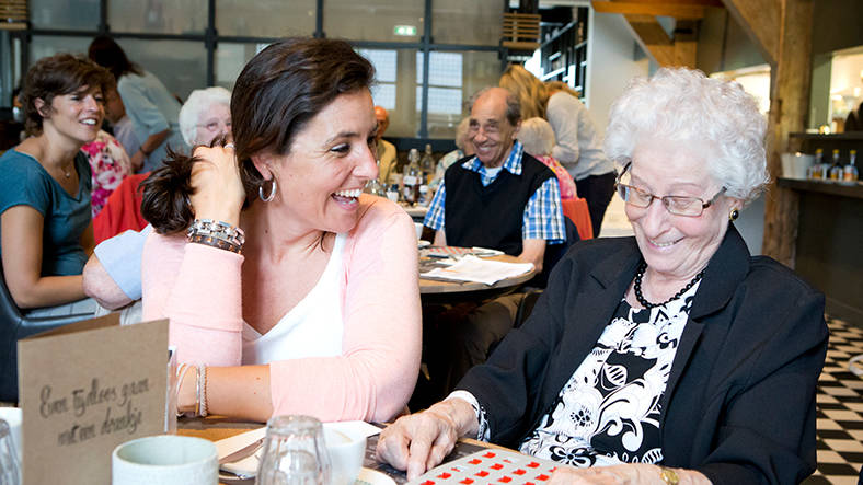 Stichting met je hart werkt samen met Mediq tegen eenzaamheid