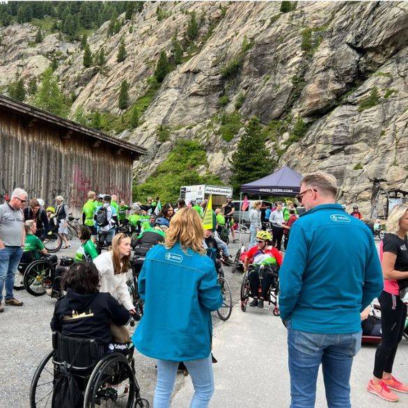 personeel mediq bij handbikebattle